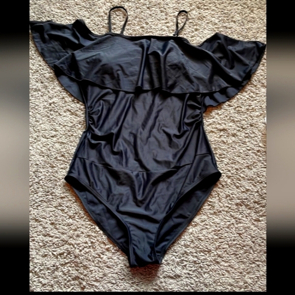 Size X-LARGE Solid Black Whole Piece Swimsuit - Picture 1 of 1